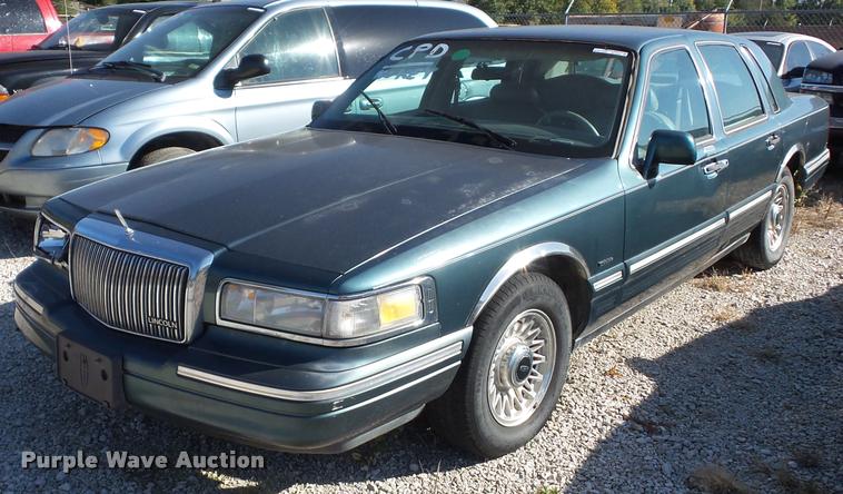 image for item BG9649 1996 Lincoln Town Car Executive