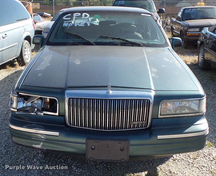 image for item BG9649 1996 Lincoln Town Car Executive
