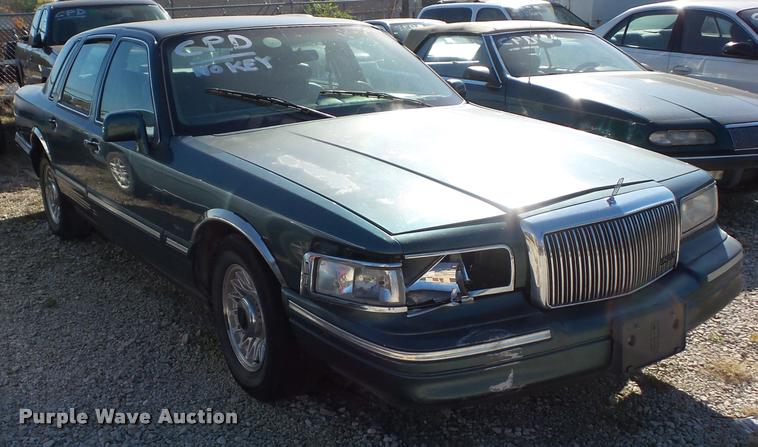 image for item BG9649 1996 Lincoln Town Car Executive