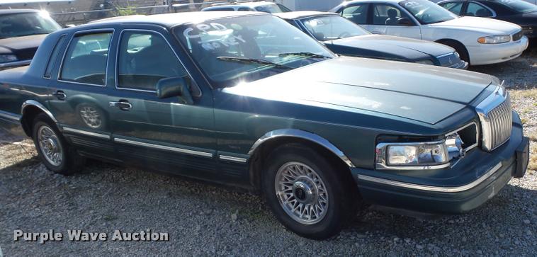 image for item BG9649 1996 Lincoln Town Car Executive