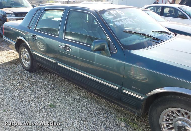 image for item BG9649 1996 Lincoln Town Car Executive