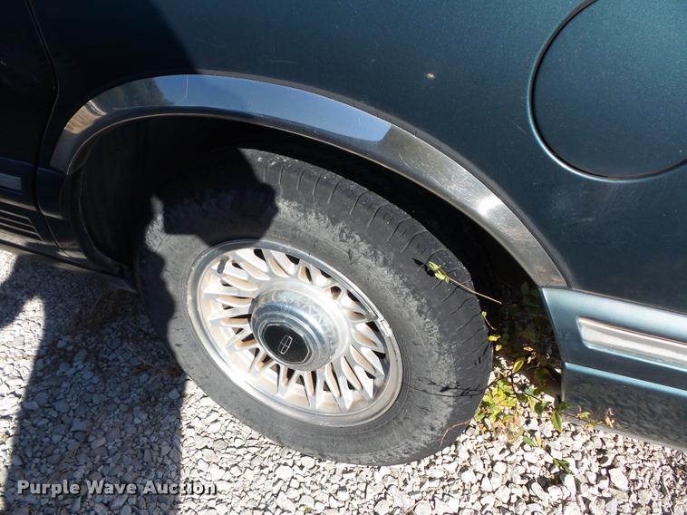 image for item BG9649 1996 Lincoln Town Car Executive
