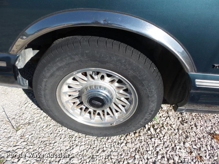 image for item BG9649 1996 Lincoln Town Car Executive