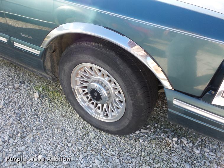 image for item BG9649 1996 Lincoln Town Car Executive