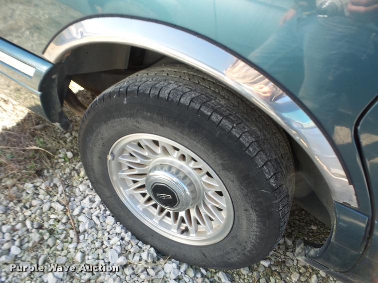 image for item BG9649 1996 Lincoln Town Car Executive