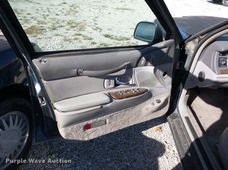 image for item BG9649 1996 Lincoln Town Car Executive