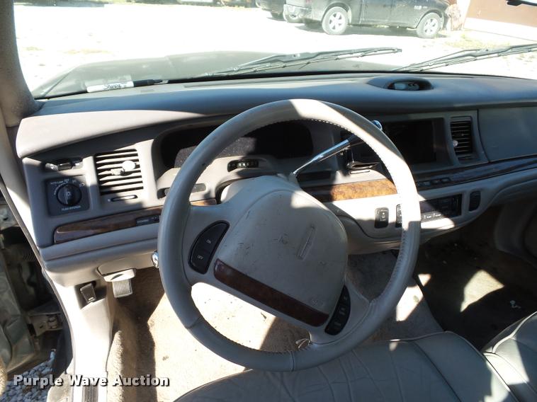 image for item BG9649 1996 Lincoln Town Car Executive