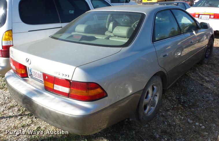 image for item BG9654 1997 Lexus ES300