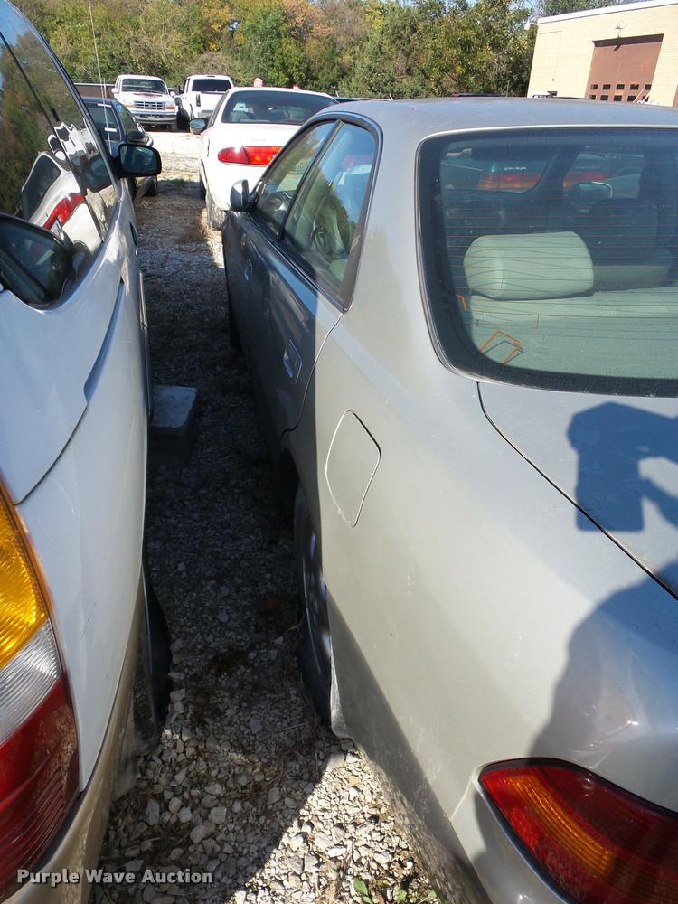 image for item BG9654 1997 Lexus ES300