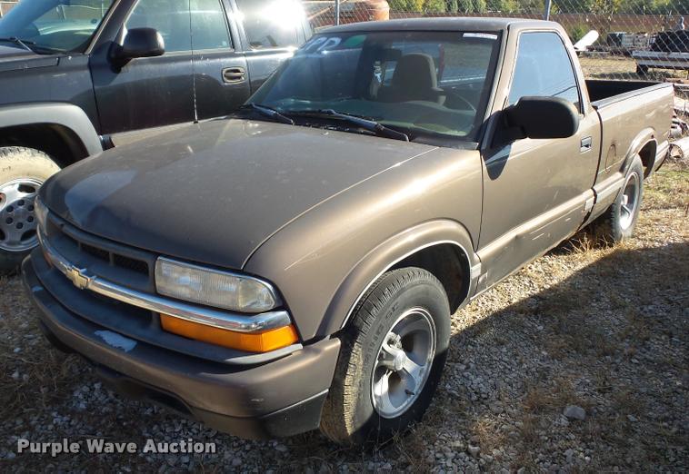 image for item BG9655 1998 Chevrolet S10 pickup truck