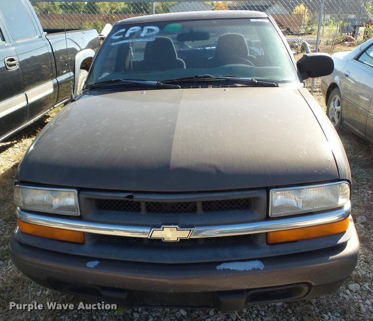 image for item BG9655 1998 Chevrolet S10 pickup truck