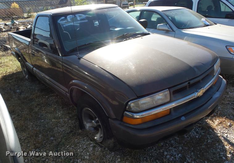 image for item BG9655 1998 Chevrolet S10 pickup truck