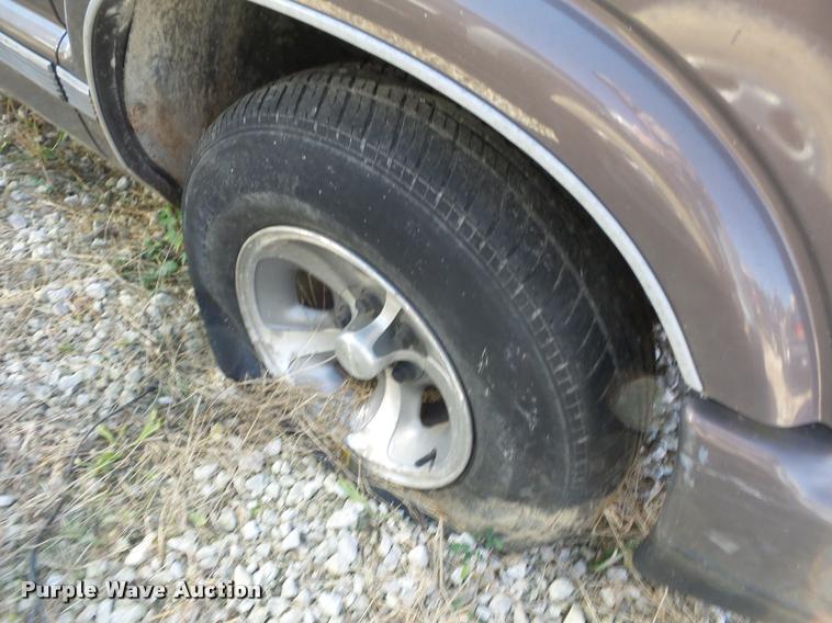 image for item BG9655 1998 Chevrolet S10 pickup truck