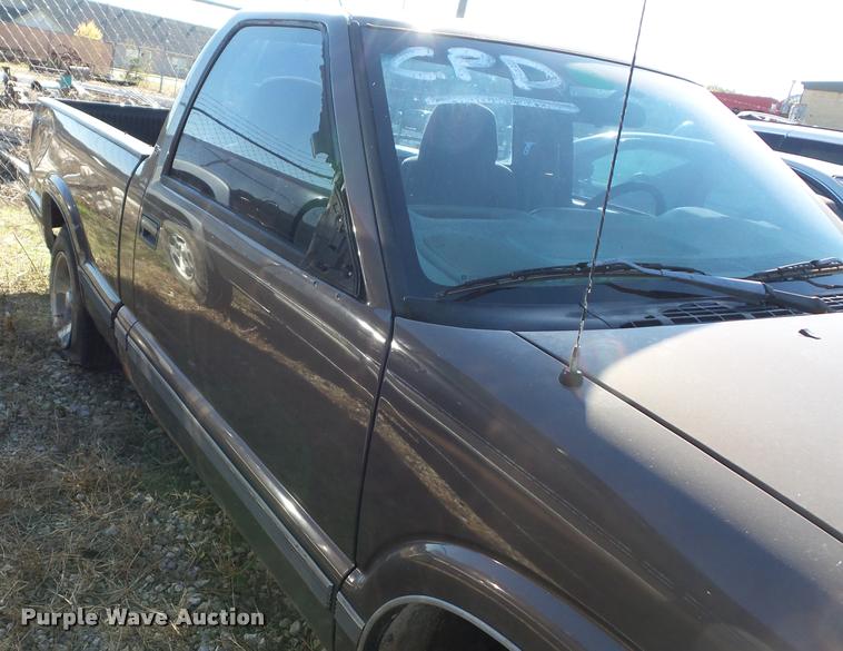 image for item BG9655 1998 Chevrolet S10 pickup truck