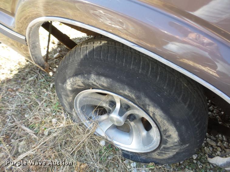 image for item BG9655 1998 Chevrolet S10 pickup truck