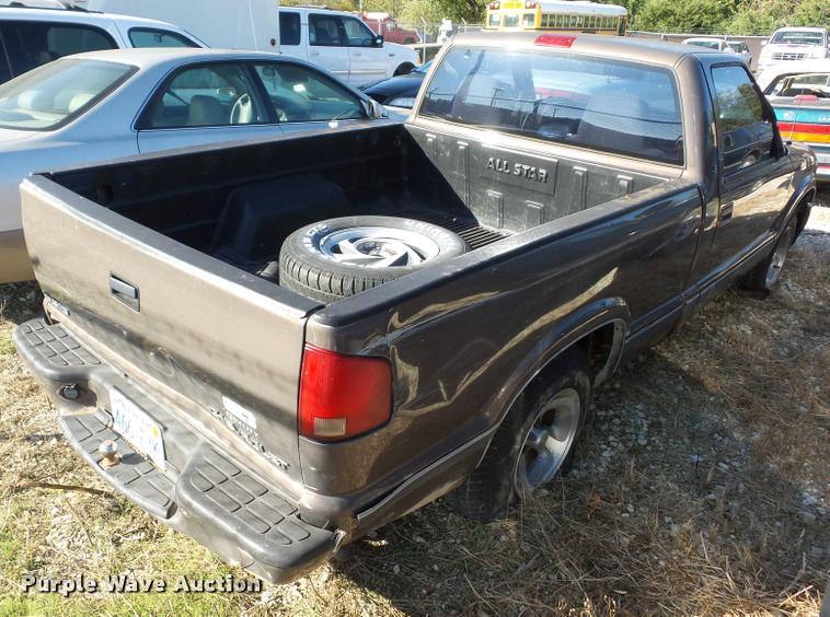 image for item BG9655 1998 Chevrolet S10 pickup truck