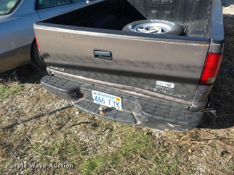 image for item BG9655 1998 Chevrolet S10 pickup truck
