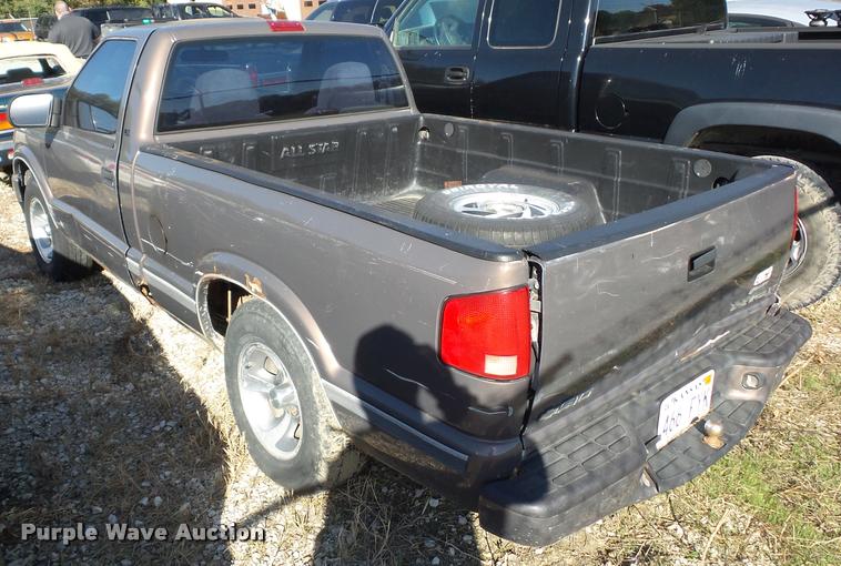 image for item BG9655 1998 Chevrolet S10 pickup truck