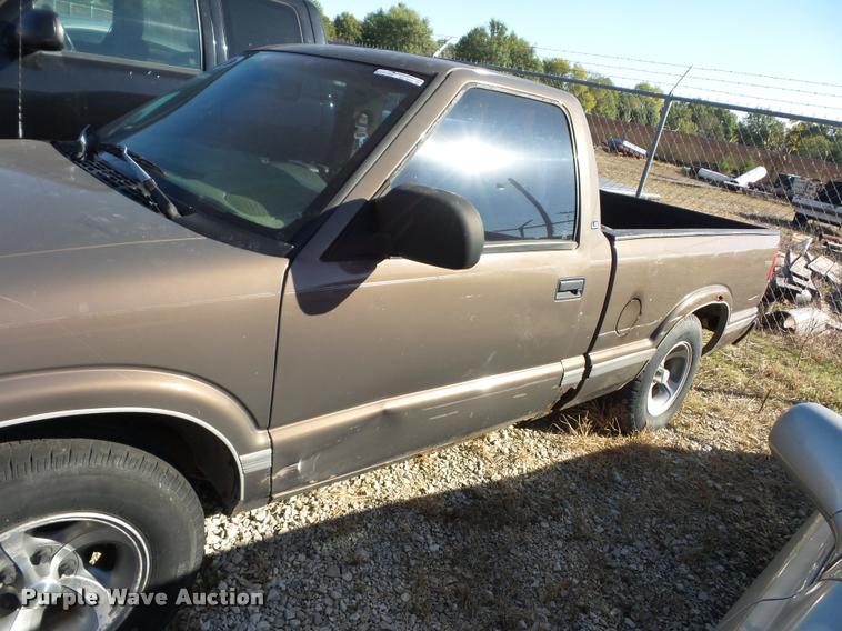 image for item BG9655 1998 Chevrolet S10 pickup truck