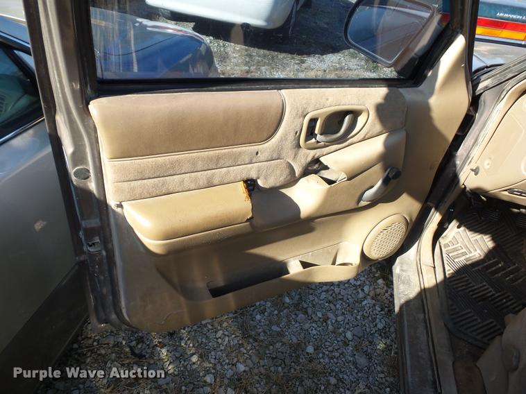 image for item BG9655 1998 Chevrolet S10 pickup truck