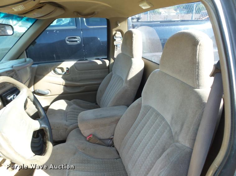 image for item BG9655 1998 Chevrolet S10 pickup truck