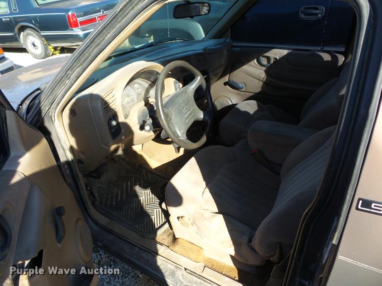 image for item BG9655 1998 Chevrolet S10 pickup truck
