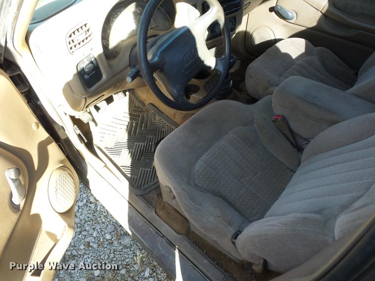 image for item BG9655 1998 Chevrolet S10 pickup truck