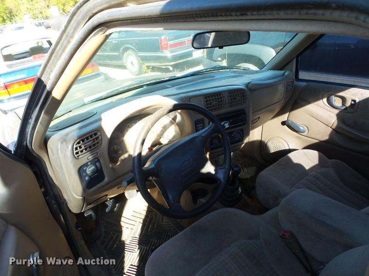 image for item BG9655 1998 Chevrolet S10 pickup truck