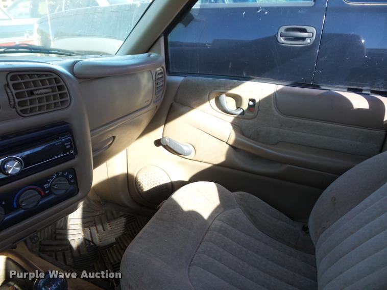 image for item BG9655 1998 Chevrolet S10 pickup truck