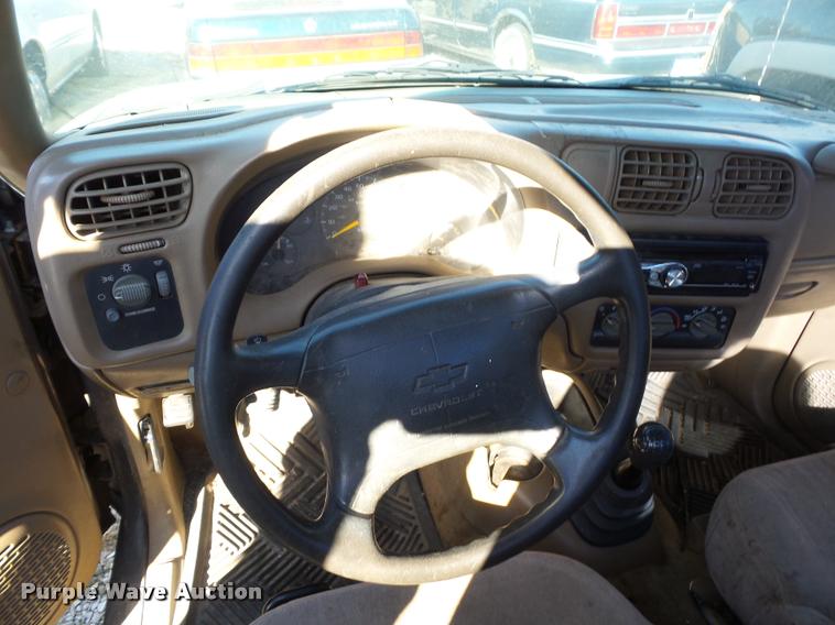 image for item BG9655 1998 Chevrolet S10 pickup truck