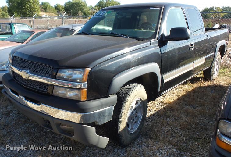 image for item BG9656 2004 Chevrolet Silverado 1500 Z71 Ext. Cab pickup truck