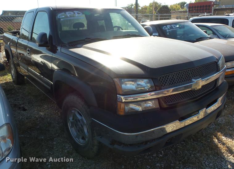 image for item BG9656 2004 Chevrolet Silverado 1500 Z71 Ext. Cab pickup truck