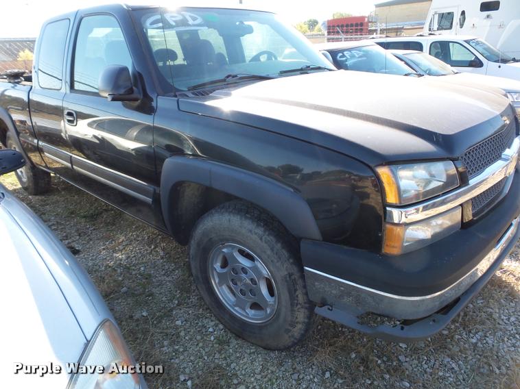 image for item BG9656 2004 Chevrolet Silverado 1500 Z71 Ext. Cab pickup truck