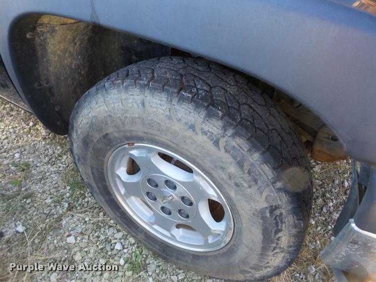 image for item BG9656 2004 Chevrolet Silverado 1500 Z71 Ext. Cab pickup truck