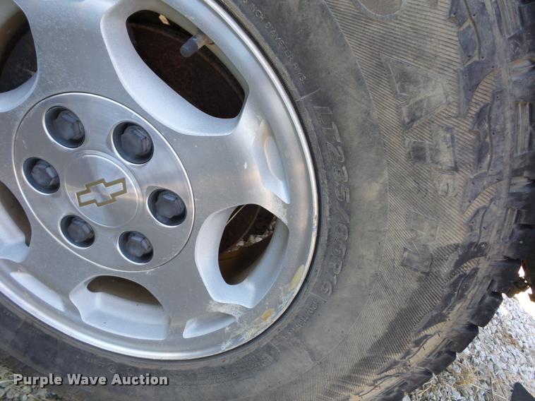 image for item BG9656 2004 Chevrolet Silverado 1500 Z71 Ext. Cab pickup truck