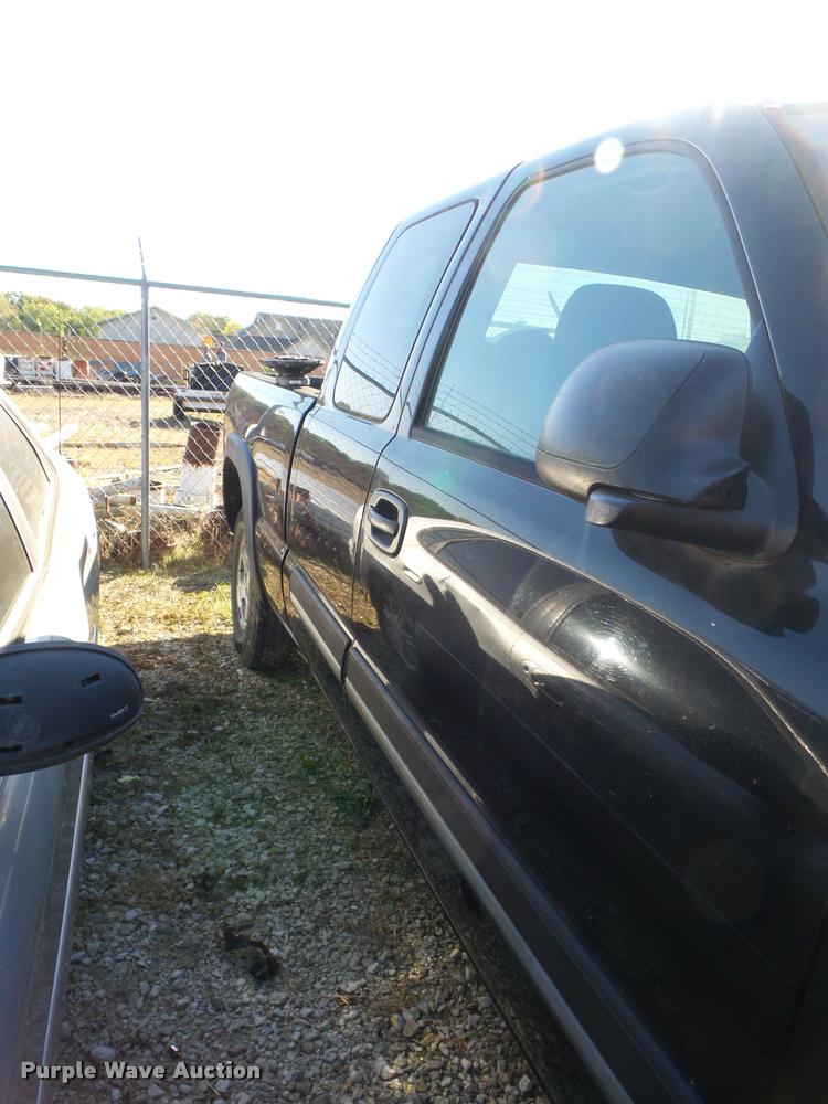 image for item BG9656 2004 Chevrolet Silverado 1500 Z71 Ext. Cab pickup truck