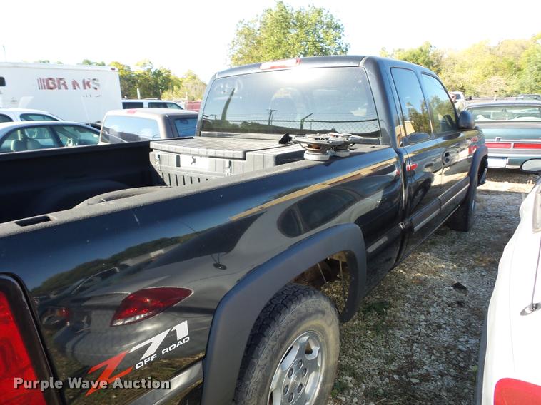 image for item BG9656 2004 Chevrolet Silverado 1500 Z71 Ext. Cab pickup truck