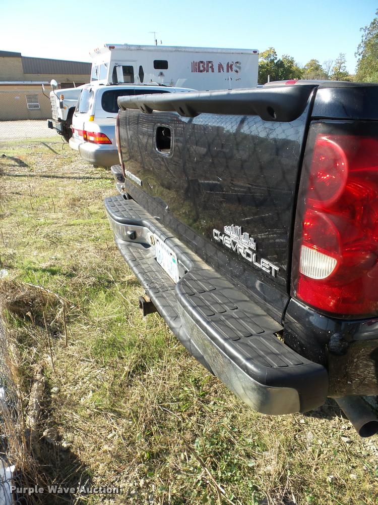 image for item BG9656 2004 Chevrolet Silverado 1500 Z71 Ext. Cab pickup truck