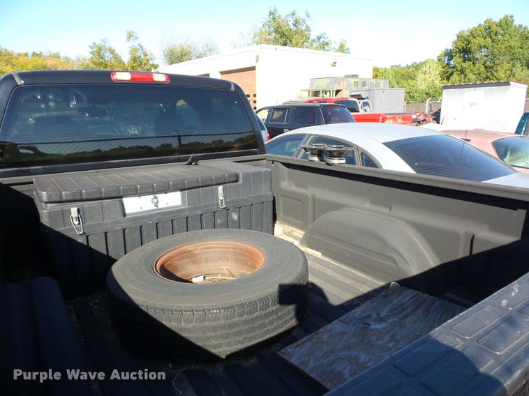 image for item BG9656 2004 Chevrolet Silverado 1500 Z71 Ext. Cab pickup truck