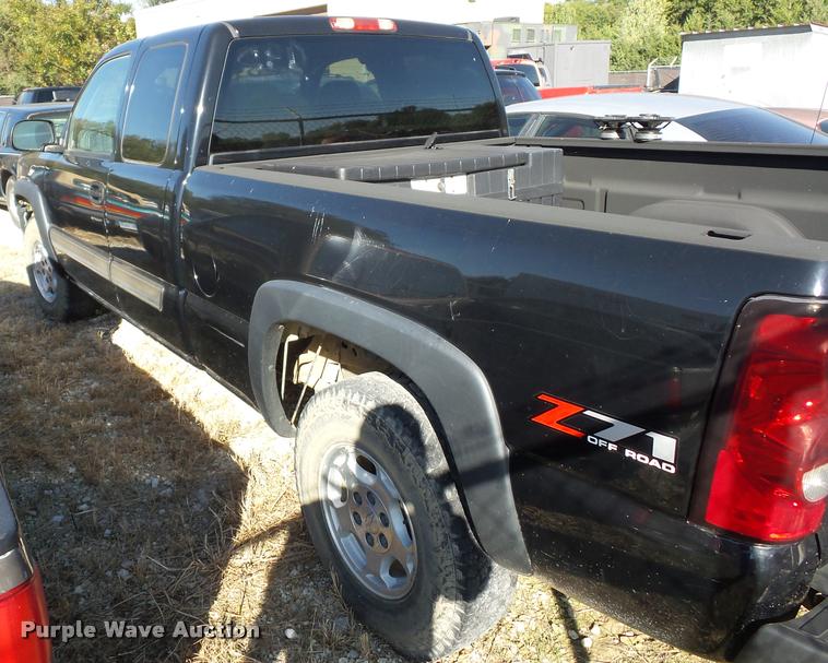 image for item BG9656 2004 Chevrolet Silverado 1500 Z71 Ext. Cab pickup truck