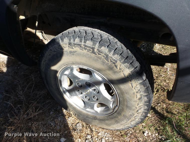 image for item BG9656 2004 Chevrolet Silverado 1500 Z71 Ext. Cab pickup truck