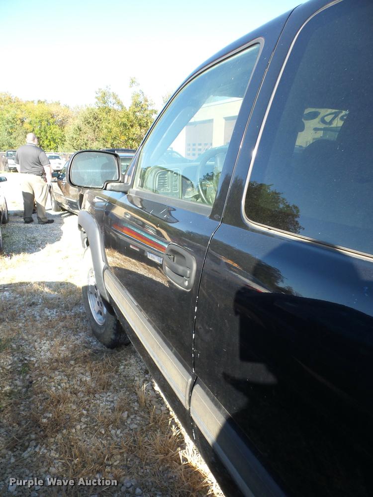 image for item BG9656 2004 Chevrolet Silverado 1500 Z71 Ext. Cab pickup truck