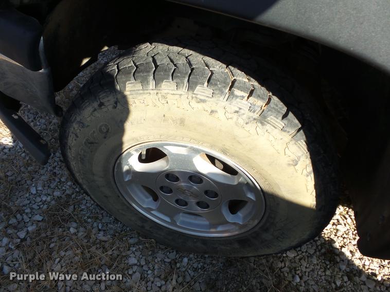 image for item BG9656 2004 Chevrolet Silverado 1500 Z71 Ext. Cab pickup truck