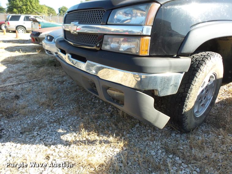 image for item BG9656 2004 Chevrolet Silverado 1500 Z71 Ext. Cab pickup truck