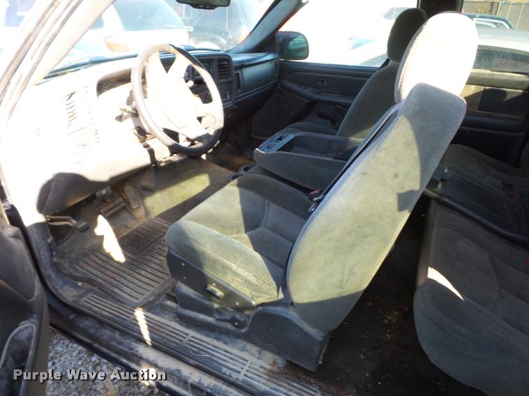 image for item BG9656 2004 Chevrolet Silverado 1500 Z71 Ext. Cab pickup truck