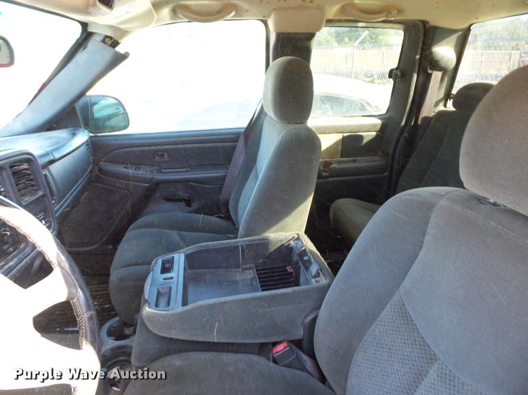 image for item BG9656 2004 Chevrolet Silverado 1500 Z71 Ext. Cab pickup truck