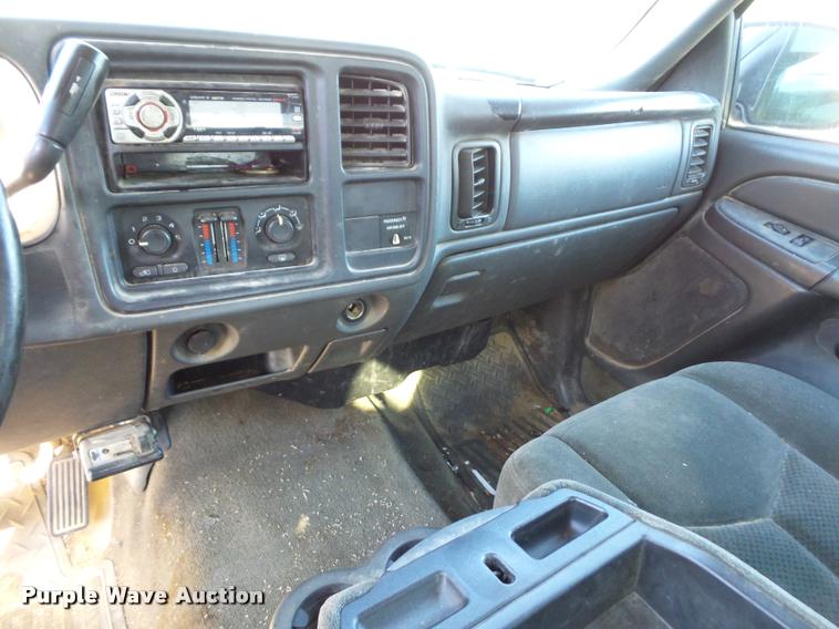 image for item BG9656 2004 Chevrolet Silverado 1500 Z71 Ext. Cab pickup truck