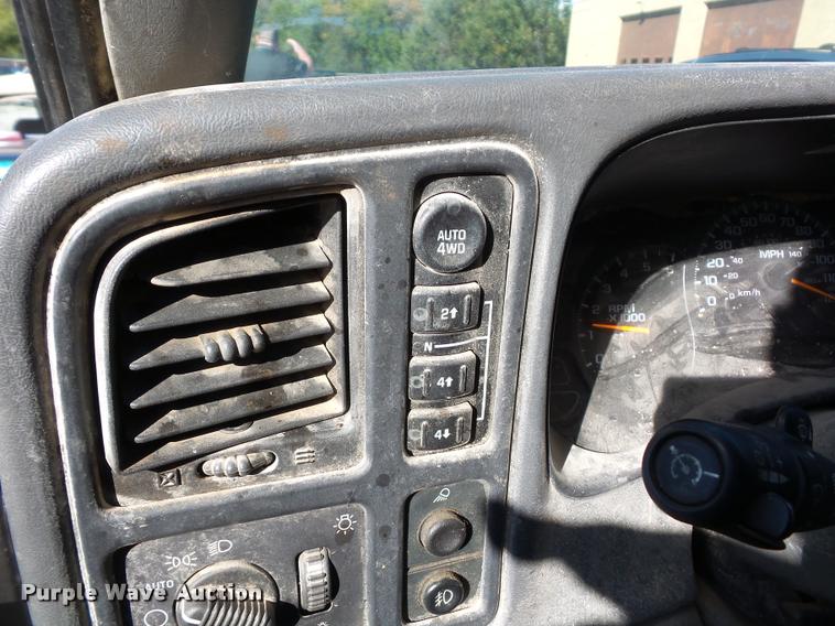 image for item BG9656 2004 Chevrolet Silverado 1500 Z71 Ext. Cab pickup truck