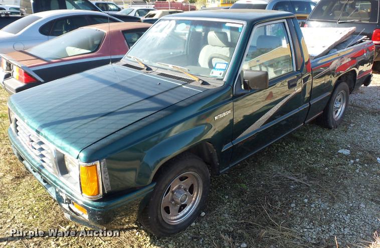 image for item BG9659 1993 Mitsubishi Mighty Max Sport pickup truck