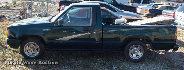 image for item BG9659 1993 Mitsubishi Mighty Max Sport pickup truck